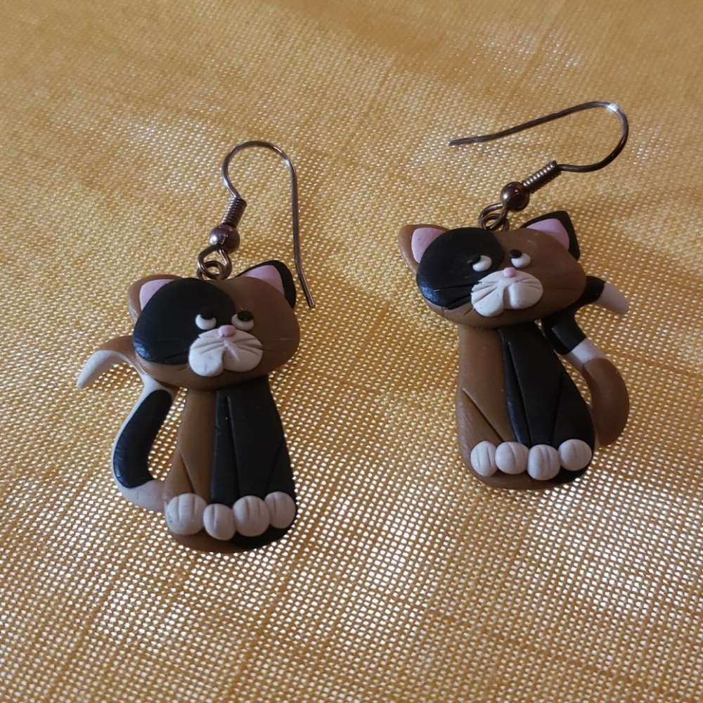 PAIR CUTE KITTY EARRINGS